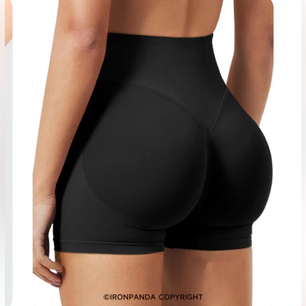 Iron Panda Scrunch bootie Black Shorts Large